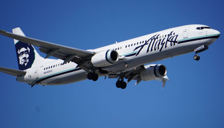 Alaska Airlines Boeing 737-900 fight landing at O'Hare International Airport, Chicago