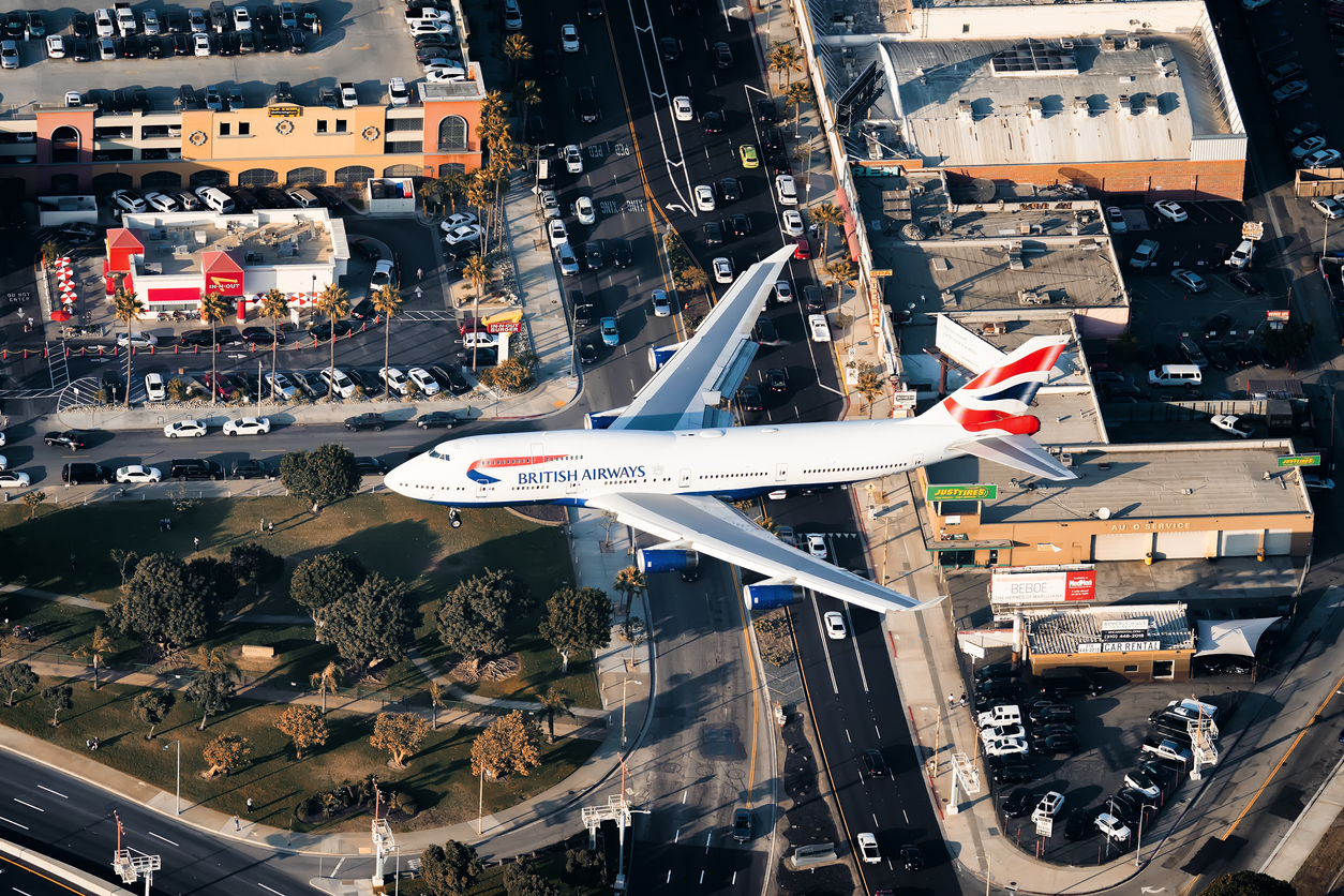 British Airways 747 flying over Sepulveda Boulevard