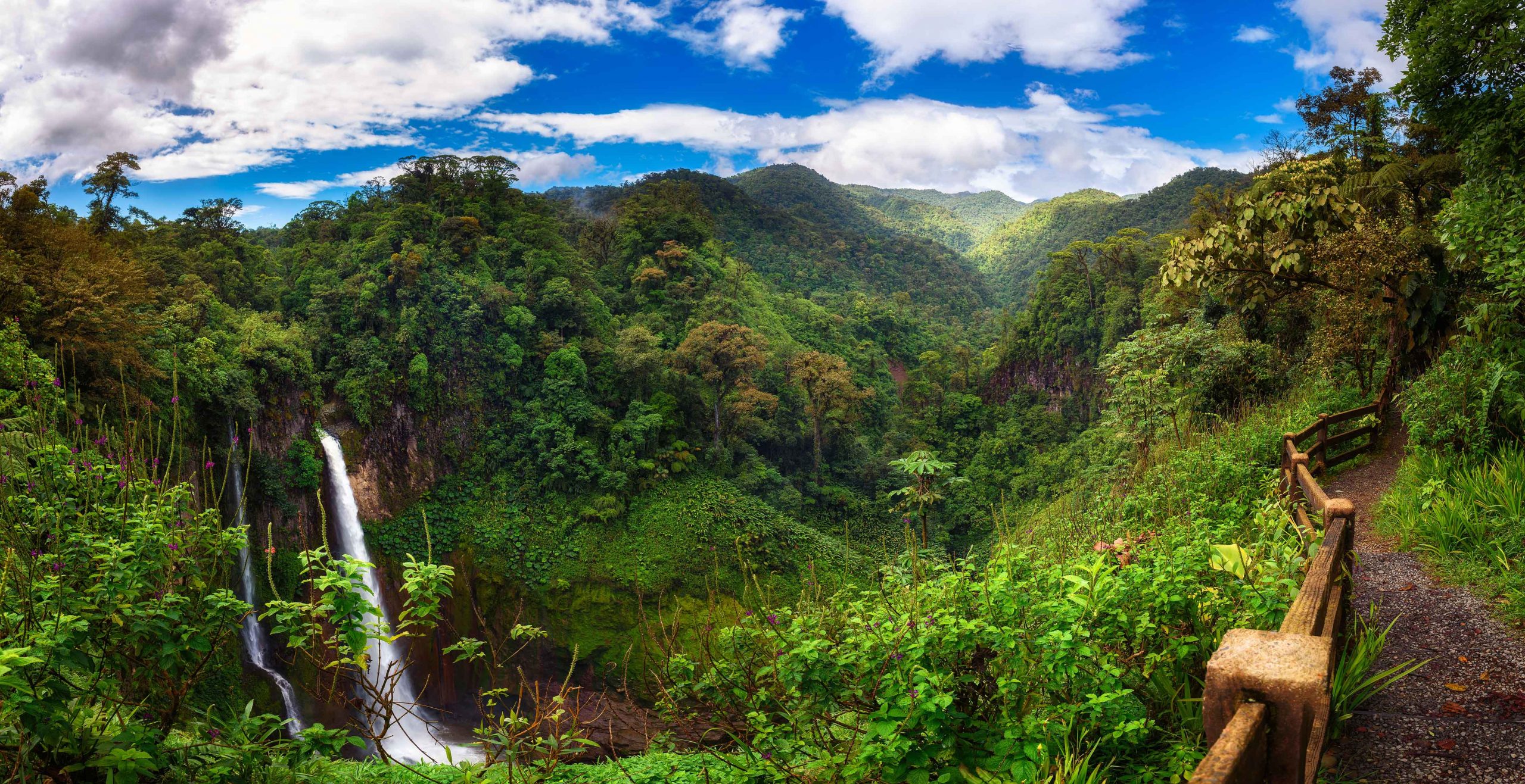 Catarata del Toro waterfall, Costa Rica 