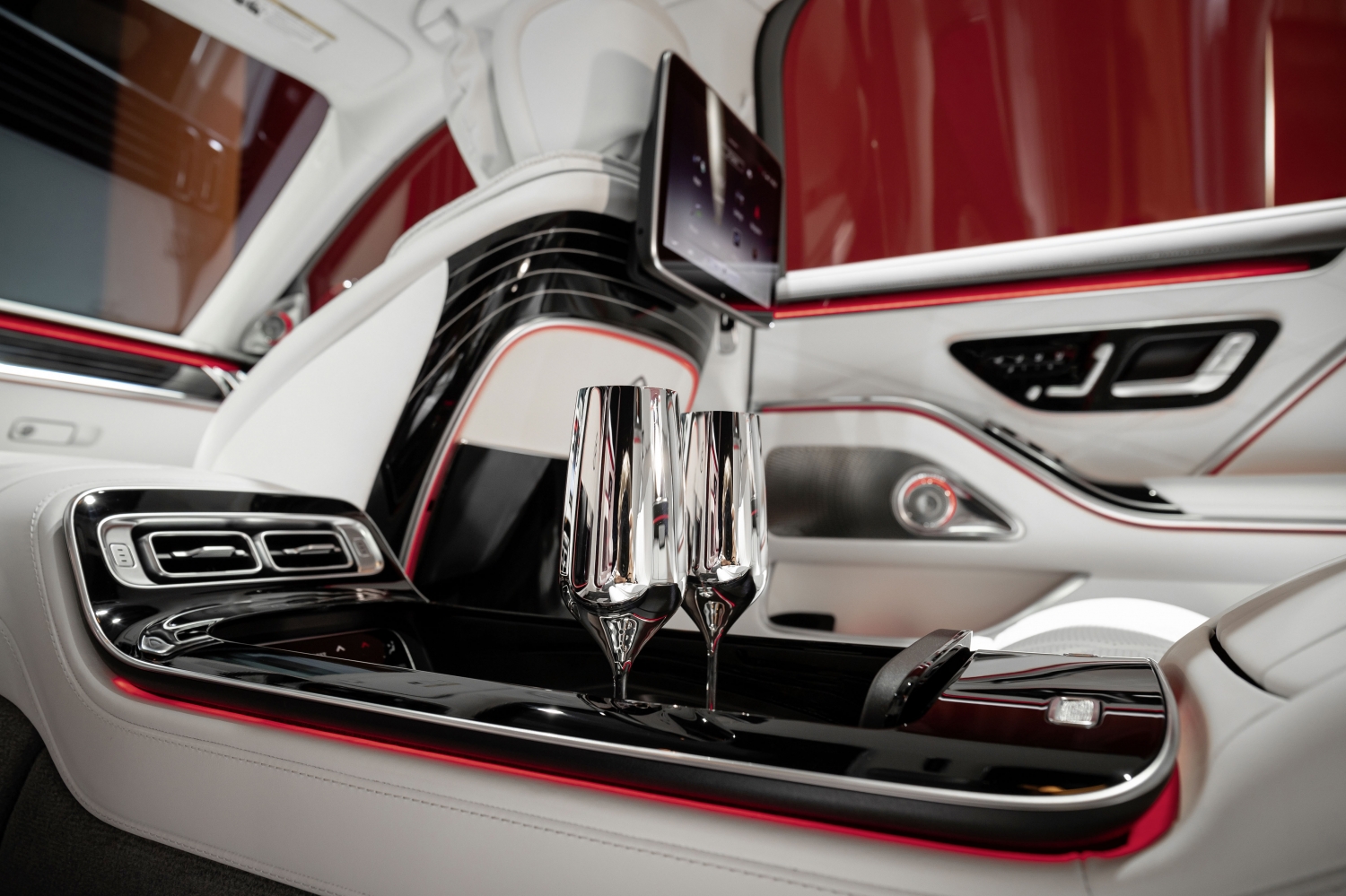 Mercedes-Maybach S-Class photo: Mercedes