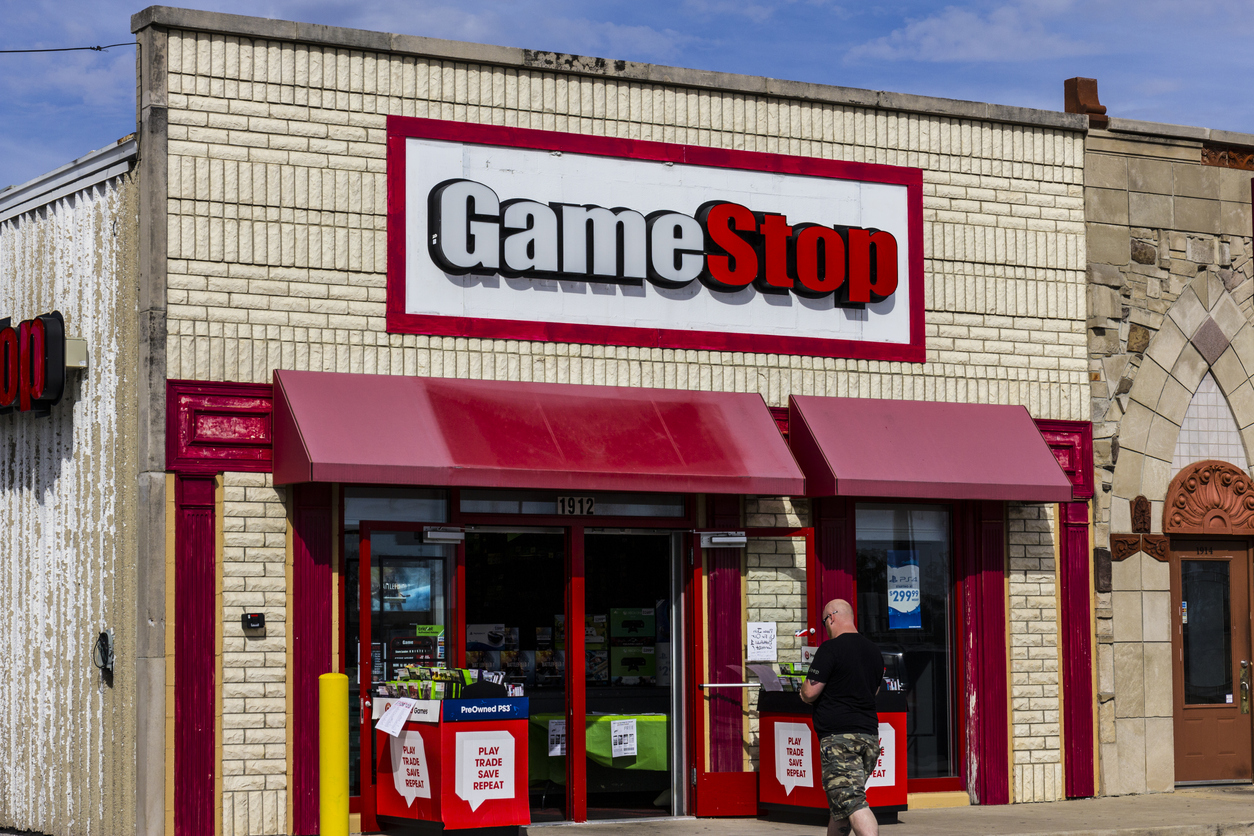 GameStop strip mall in Kokomo, US