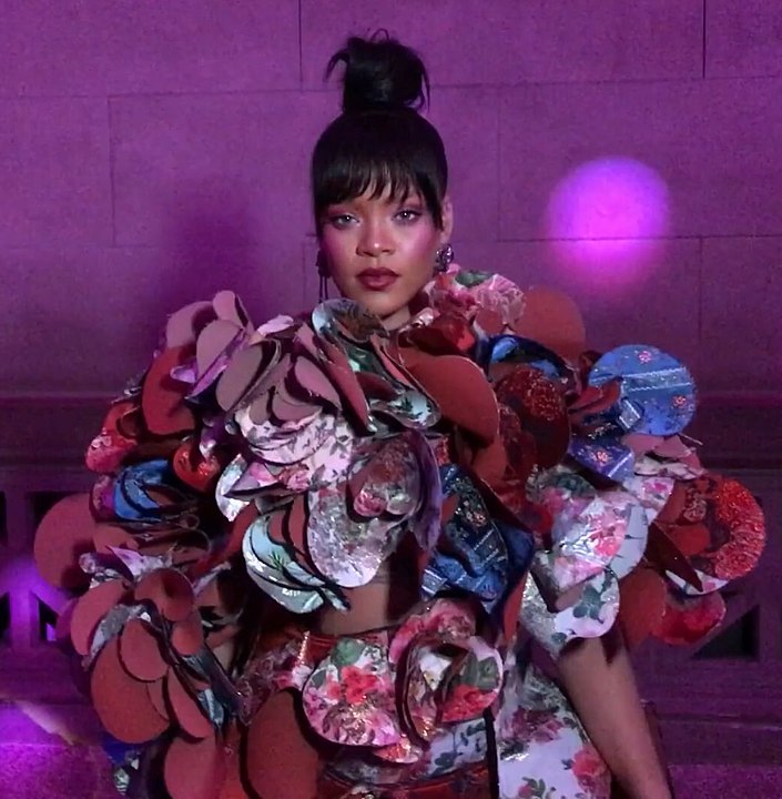 rihanna-becomes-the-world-s-richest-female-musician