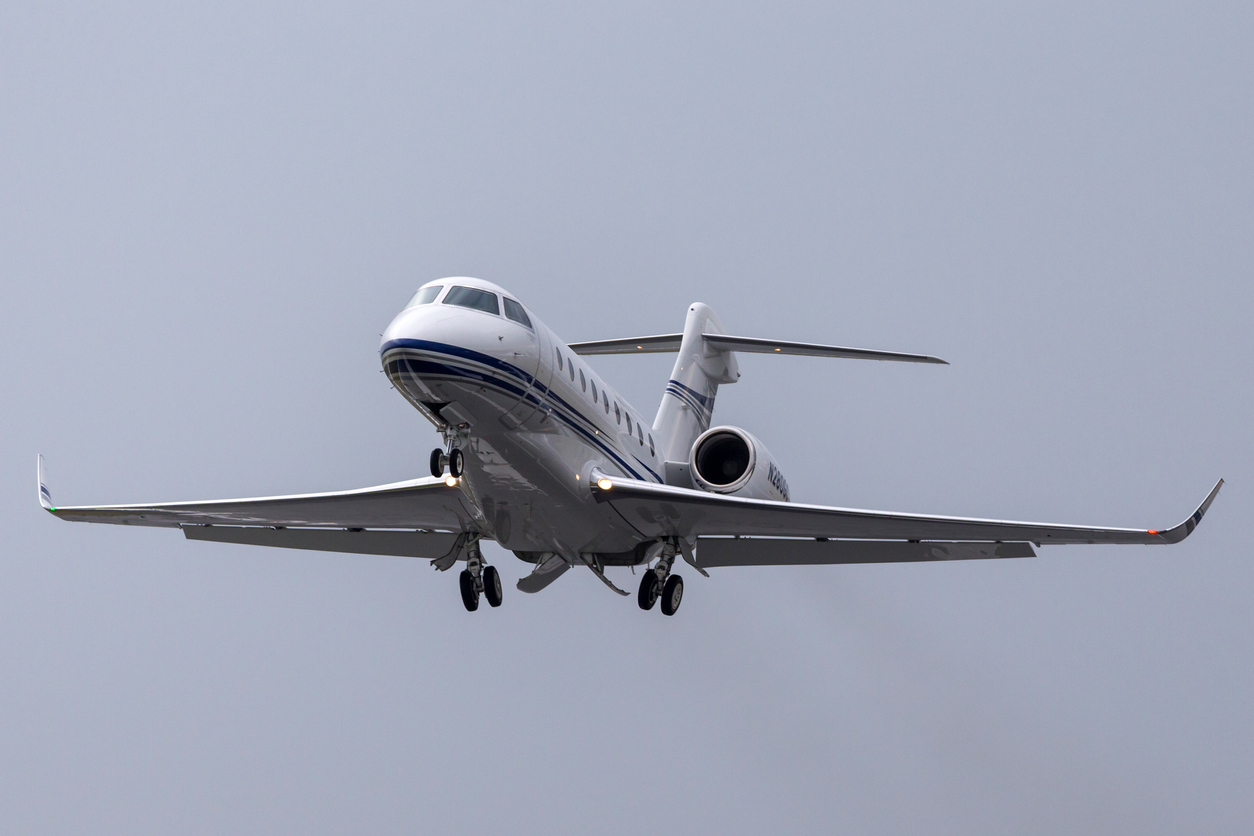 Gulfstream Aerospace G280 Business jet departing Farnborough Airport