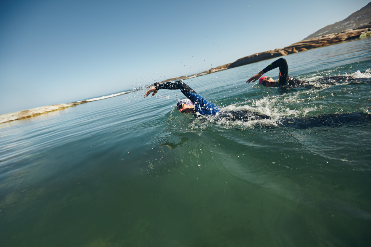 Men cold water swimming