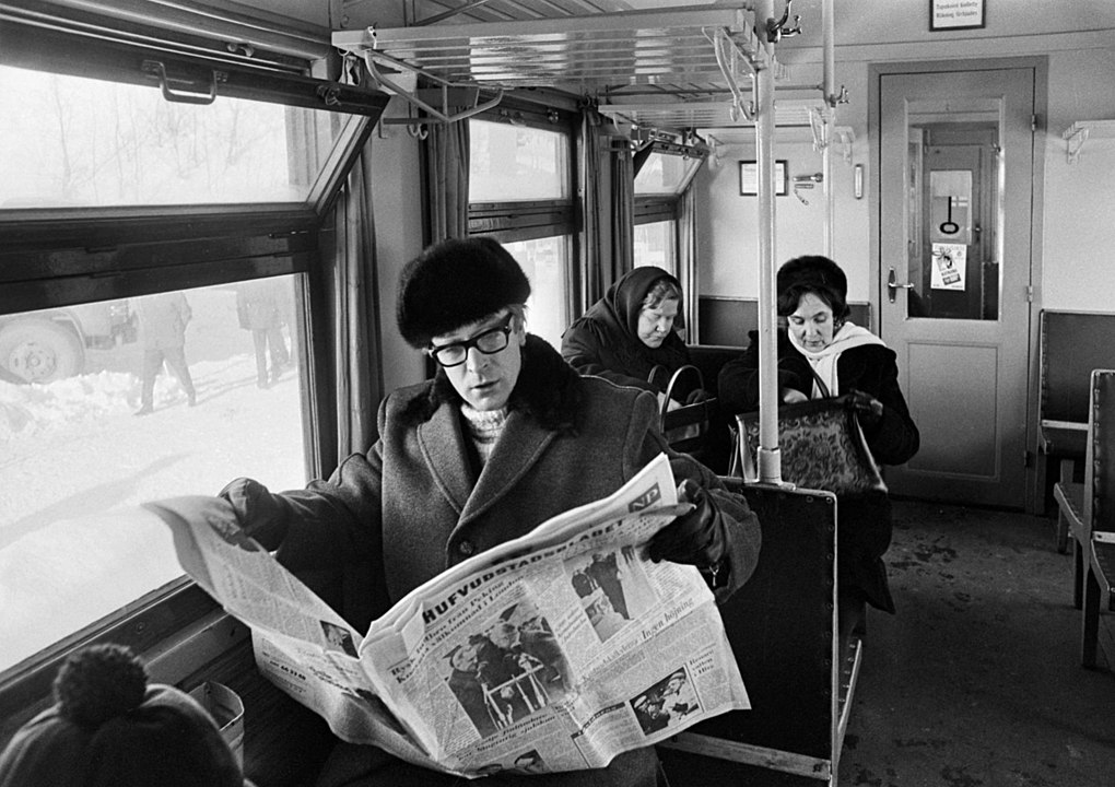 Michael Caine reading Hufvudstadsbladet newspaper in Finland during the cinematography of Billion Dollar Brain