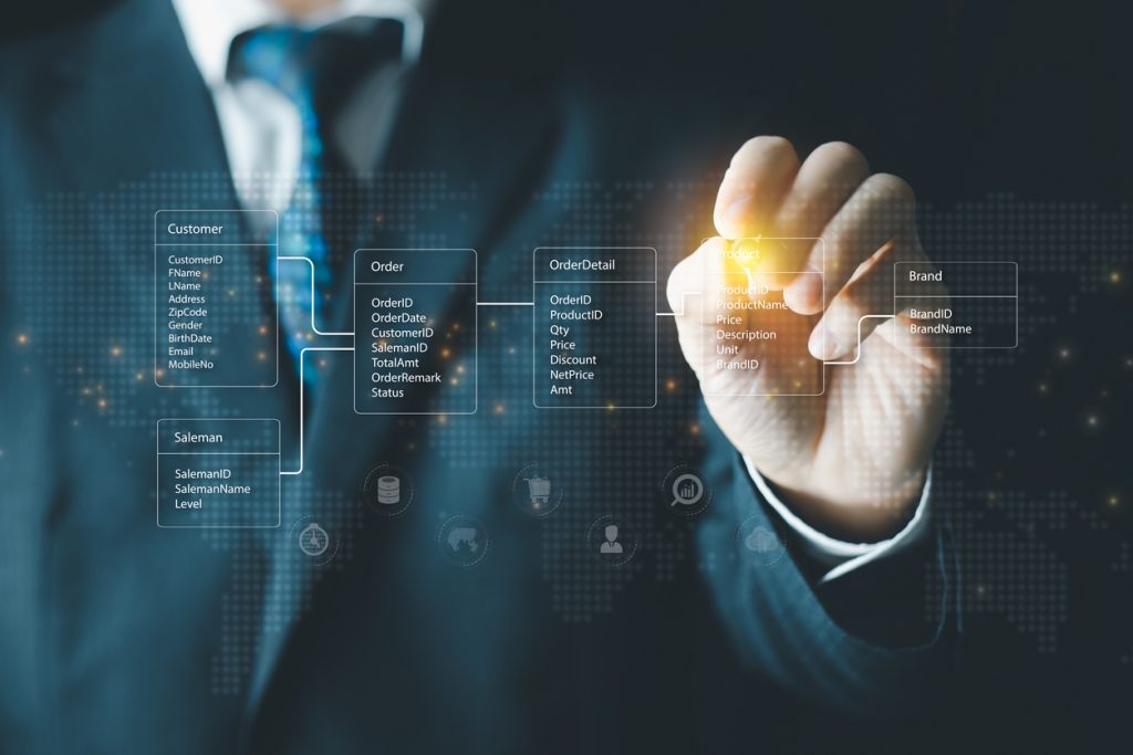 6 Challenges of Field Service Management and their Solutions