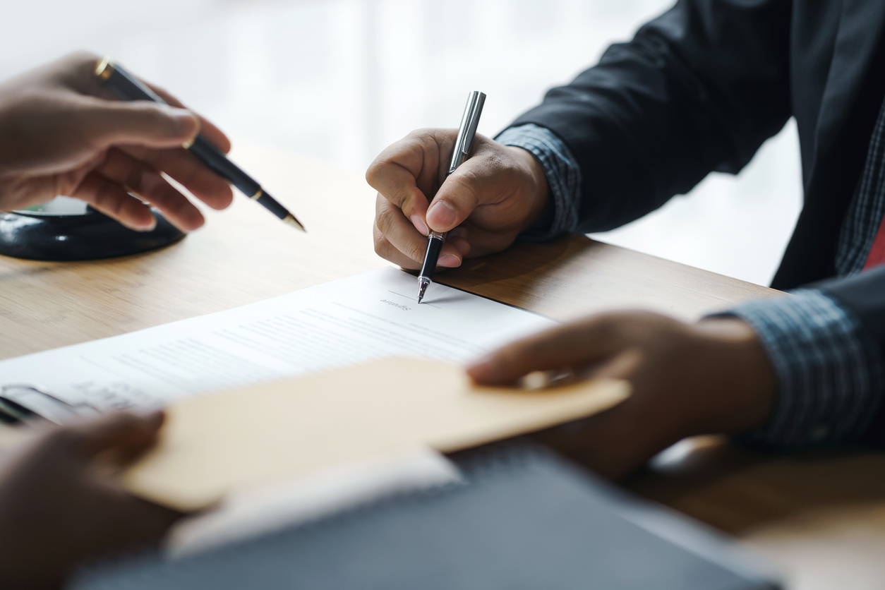 the legal execution department makes an appointment with the customer to sign a mediation agreement to pay the debt.