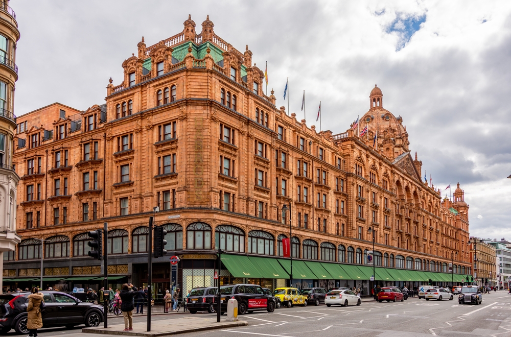 london,,uk, ,24,april,2024:,harrods,department,store,on