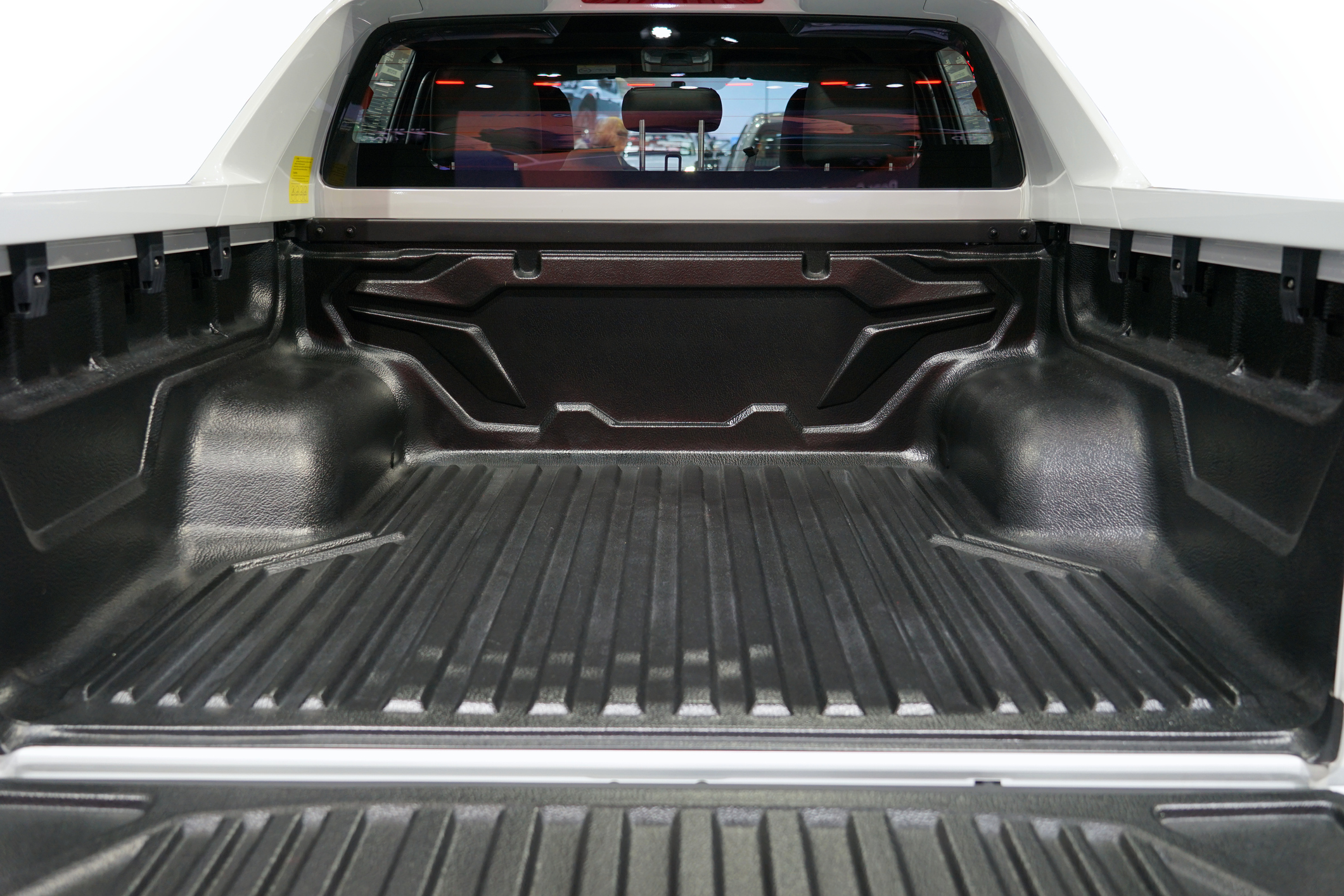 the rear storage structure of the pickup truck