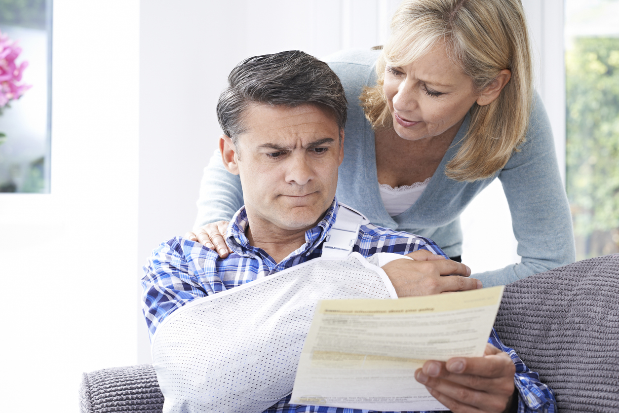 couple reading letter about husband's injury