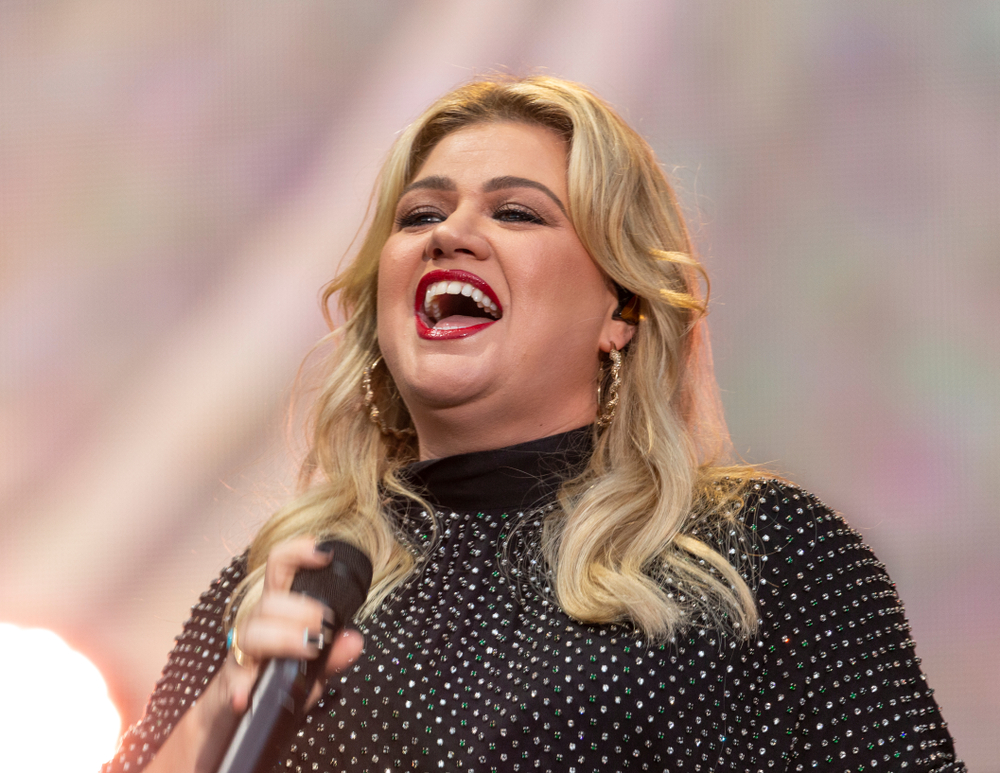 new,york,,ny, ,september,28,,2019:,kelly,clarkson,preforms