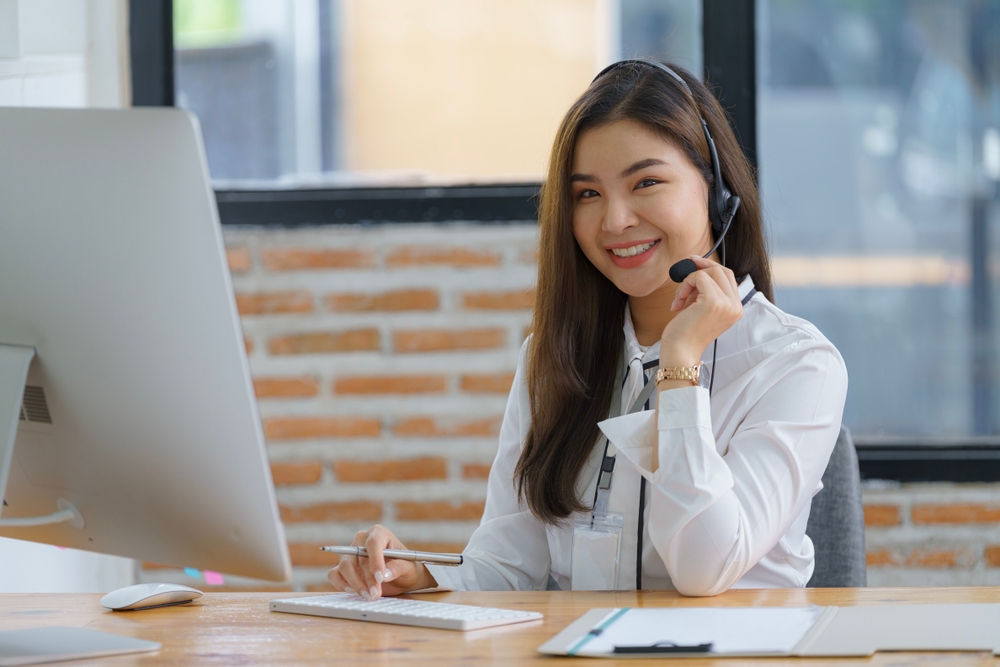 happy,smiling,operator,asian,woman,customer,service,agent,with,headsets