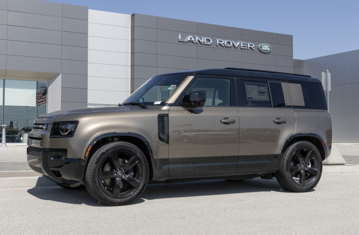 land rover defender 110 x dynamic se suv display. land rover offers the defender with a 3.0l mhev 6 cylinder engine. my:2025