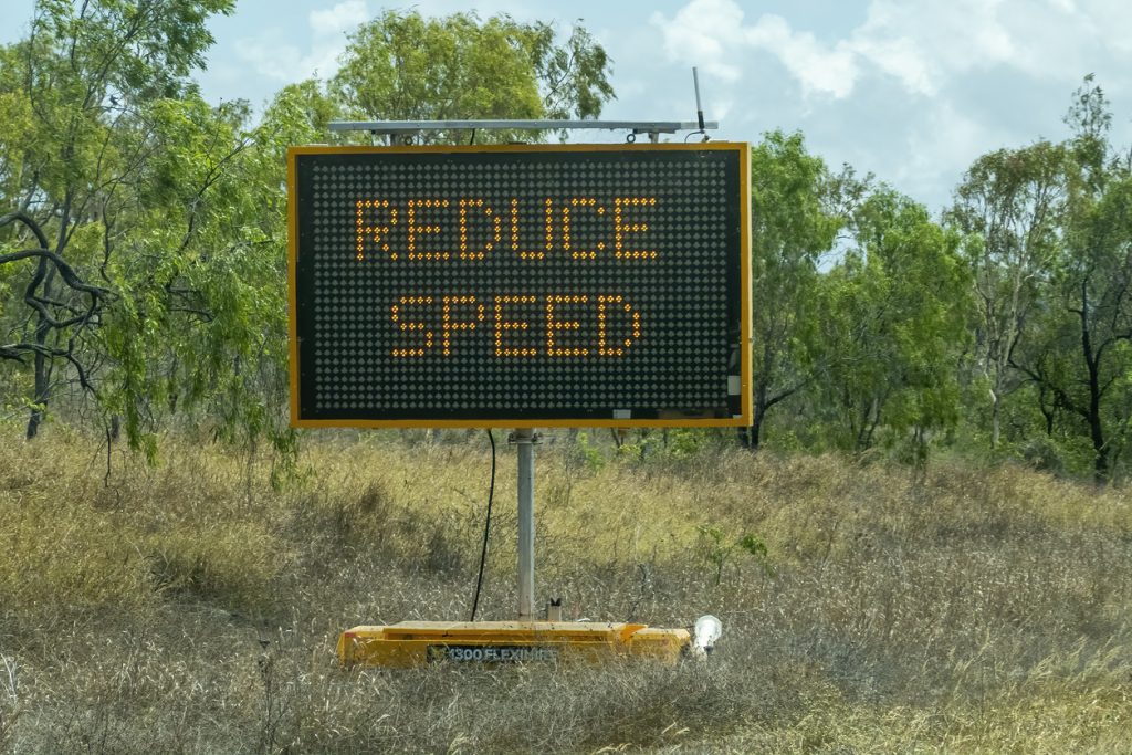 road speed sign
