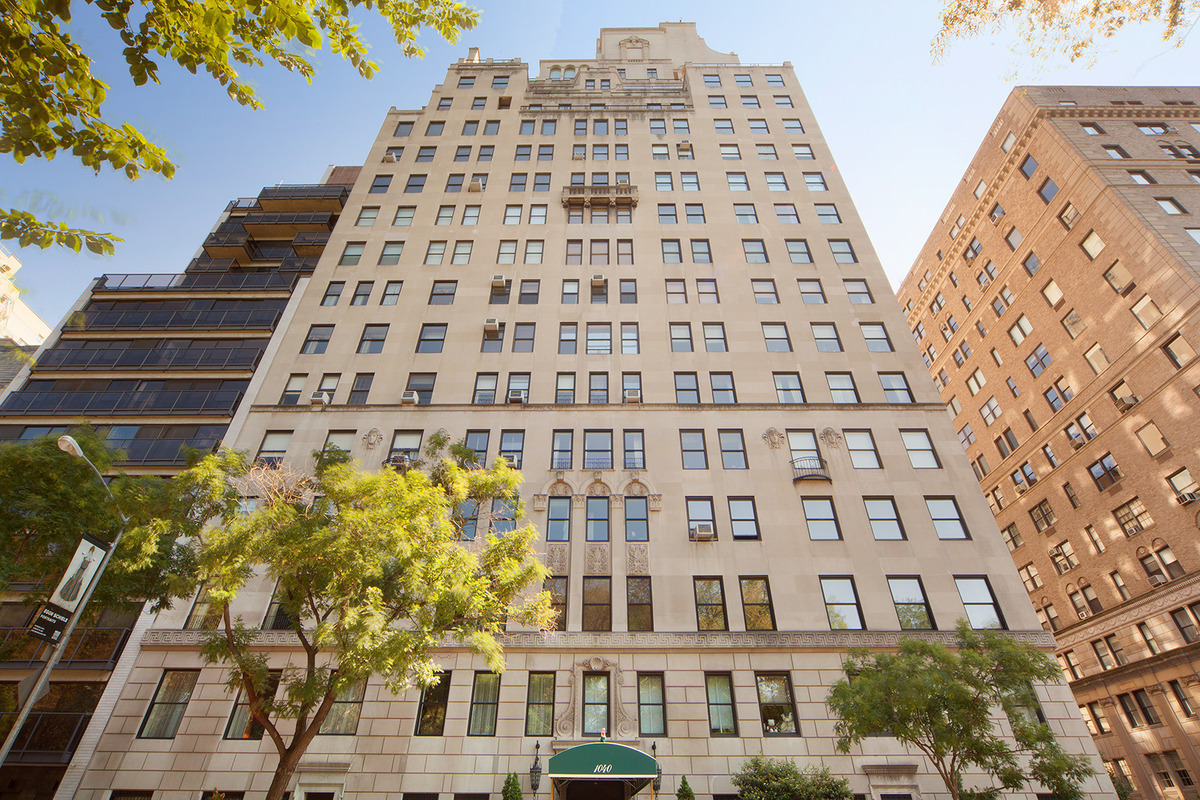 New York City apartment buildings with a for rent sign, illustrating the impact of housing policy on wealth